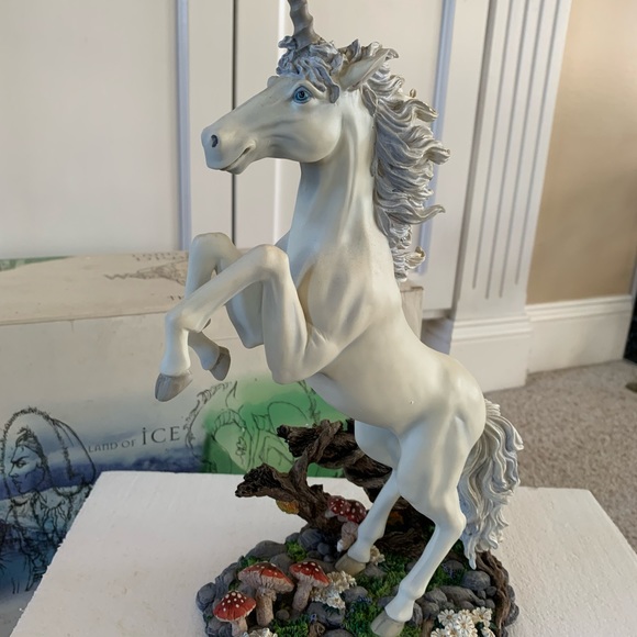 Unicorn Figurine - Picture 2 of 6